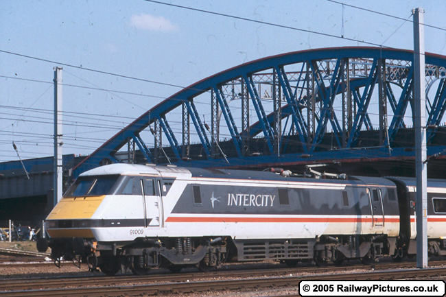 91009 pulling into Peterborough Station