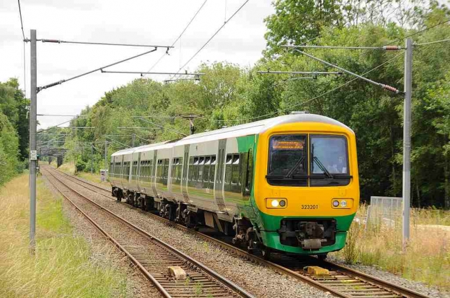 323201 at Sutton Coldfield (16/7/08)