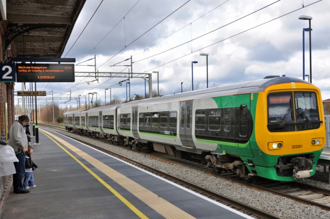 323201 at Tipton (28/3/10)