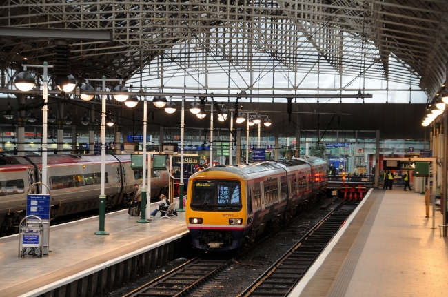 323231 at Manchester Piccadilly (21/1/08)
