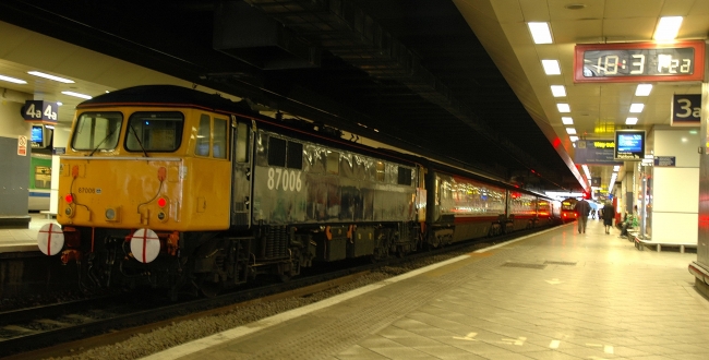 87006 at Birmingham New Street (29/6/06)