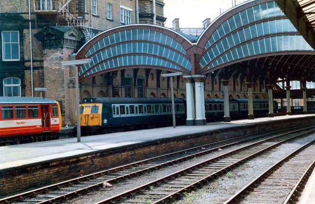 305 935 York 20-04-1987