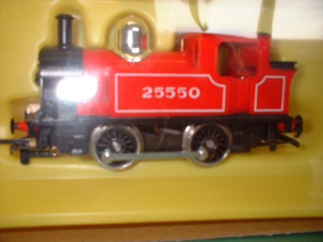 Hornby R.455 0-4-0 Red Tank loco