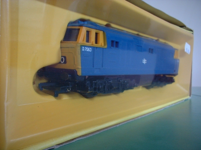 Tri-ang-Hornby R.758 Hymek in BR Blue