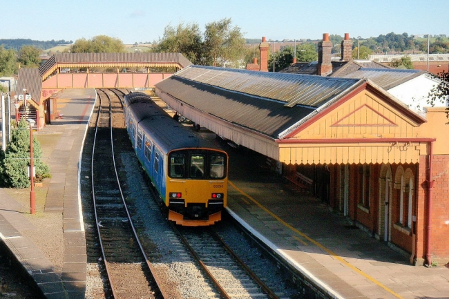 150010 at Stratford - upon - Avon (29/9/08)