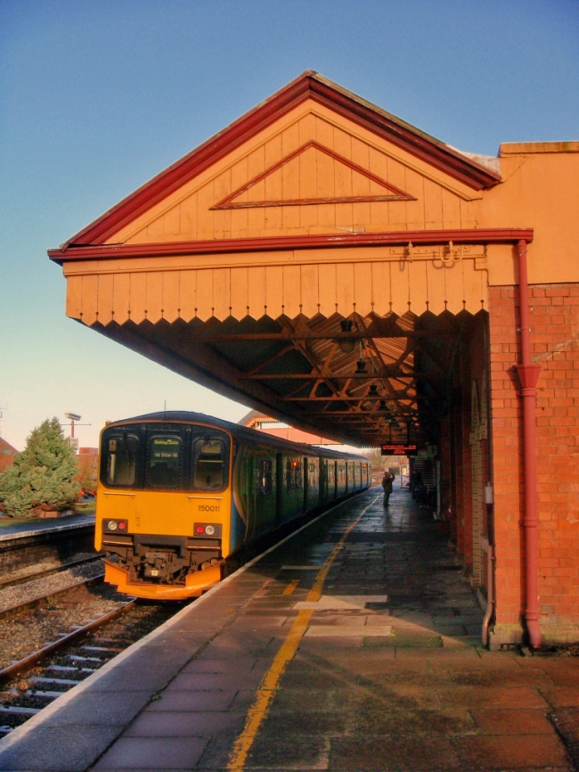150011 at Stratford-upon-Avon (5/12/09)