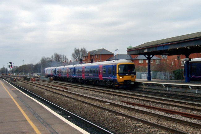 165207 and 165136 at Oxford (28/2/09)
