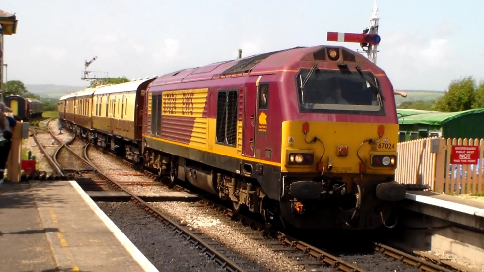 67024 at head of British Pullman