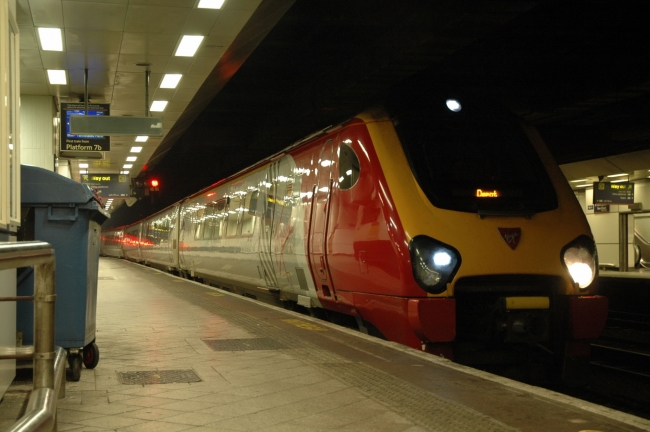 221131 at Birmingham New Street (18/8/07)