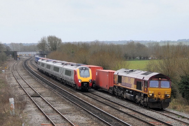 221140 and 66139 at Oxford (29/3/08)