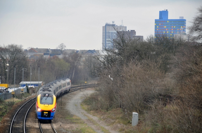 222003 at Leicester (13/3/09)