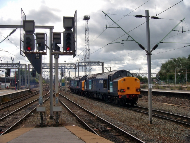 37038 and 37610 at Crewe (28/8/09)
