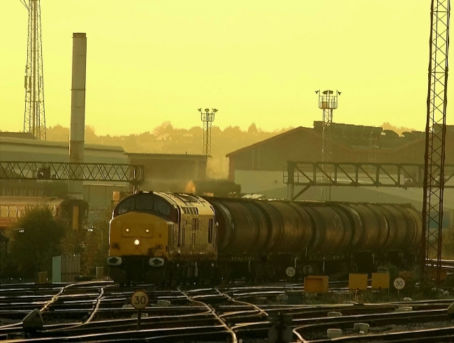 37406 at Cardiff Central (3/11/06)