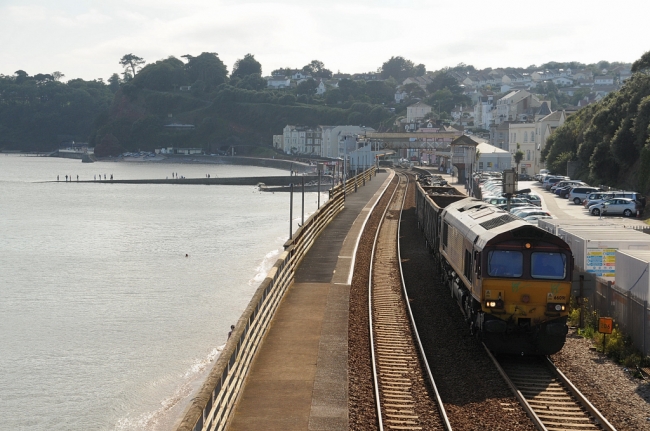 66091 at Dawlish (28/8/08)