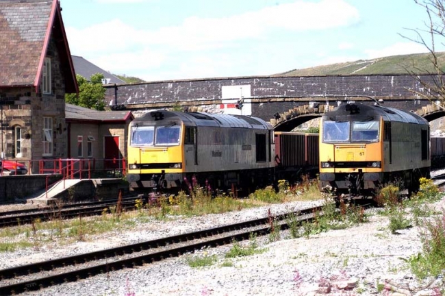 60 088 & 60 067 Peak Dale 14-08-2003