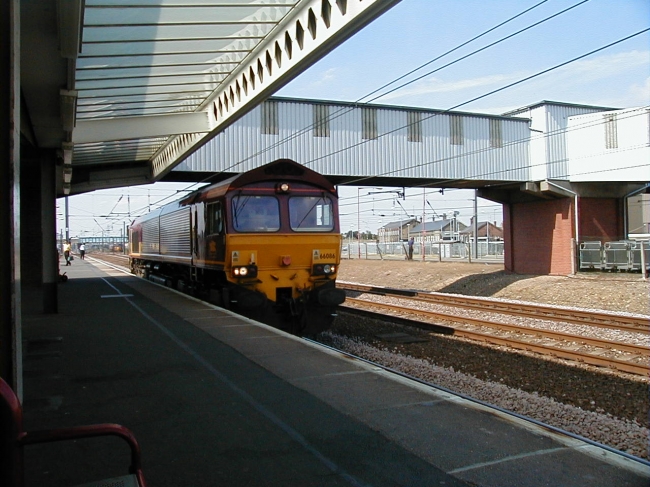 66086 runs through Peterburough light engine.