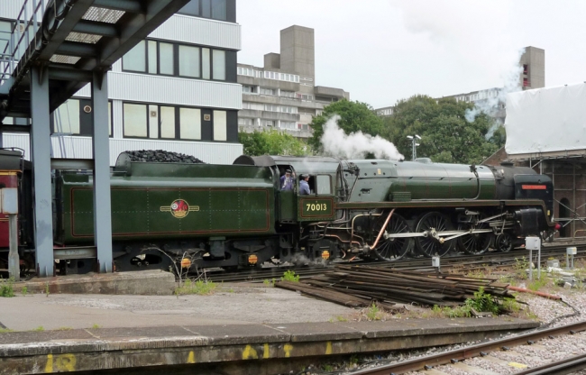 70013 'Oliver Cromwell' pulling out of Southampton