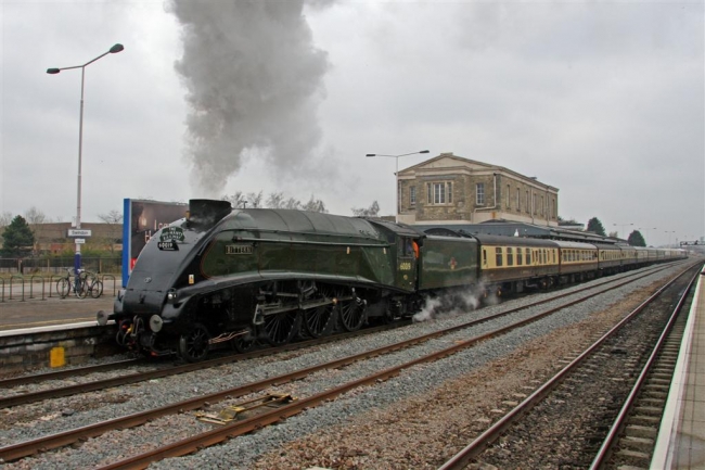 60019 Bittern steams through platform 3 at Swindon