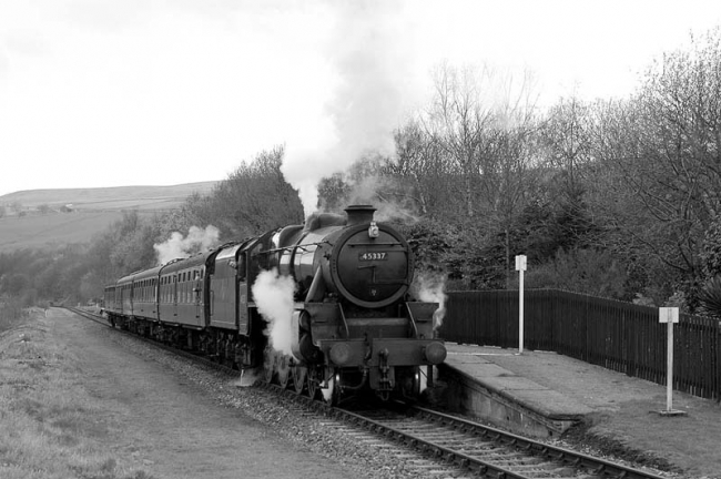 45337 Irwell Vale 28-03-2005