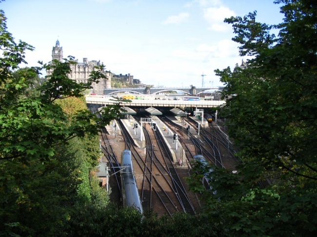 Edinburgh Waverley North Approach